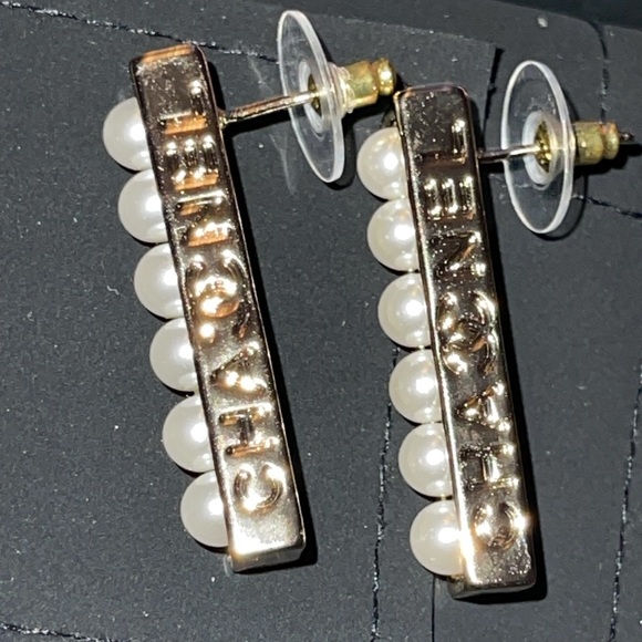 Preloved Chanel earrings pristine condition has pearls in gold stamp show 2023 - Picture 9 of 12